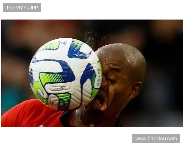 于小脸偶遇足球明星的奇妙瞬间与梦想交汇的故事 于小脸偶遇足球明星的奇妙瞬间与梦想交汇的故事