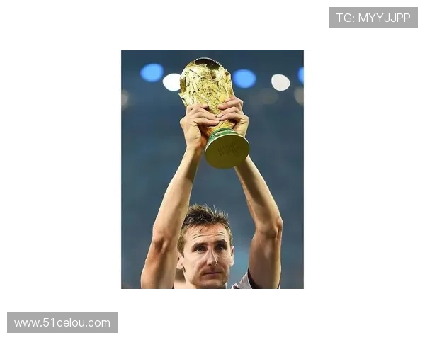 克洛泽足球明星壁纸尽显传奇风采与激情瞬间的完美结合